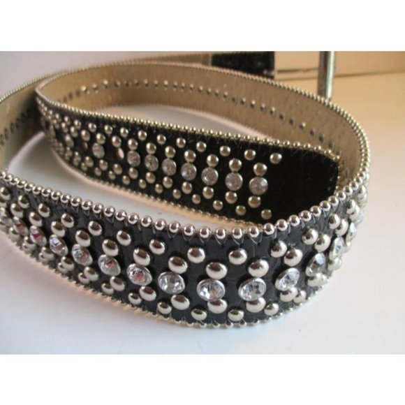 *Guess Black Rhinestone Studded Vintage Signature Silver Buckle Belt - Picture 4 of 9
